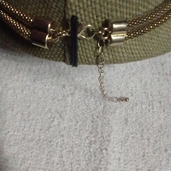 Goldtone mesh double layer circles necklace - Picture 2 of 4